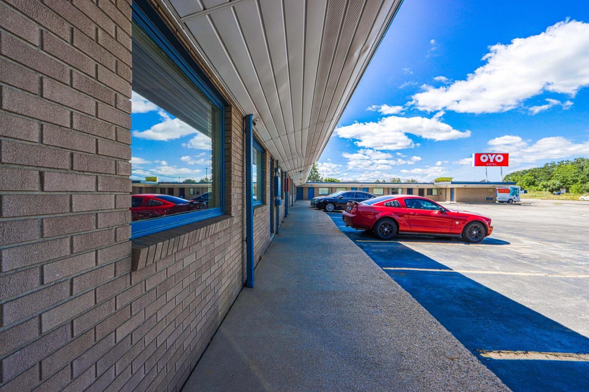 Oyo Hotel North Lima Oh - Boardman Exterior photo
