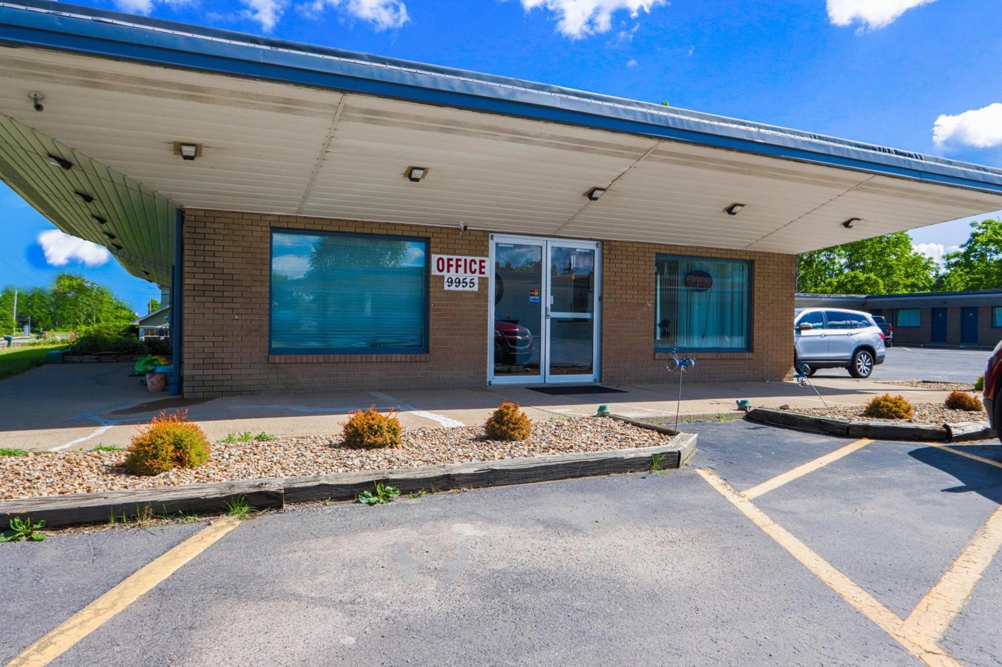 Oyo Hotel North Lima Oh - Boardman Exterior photo
